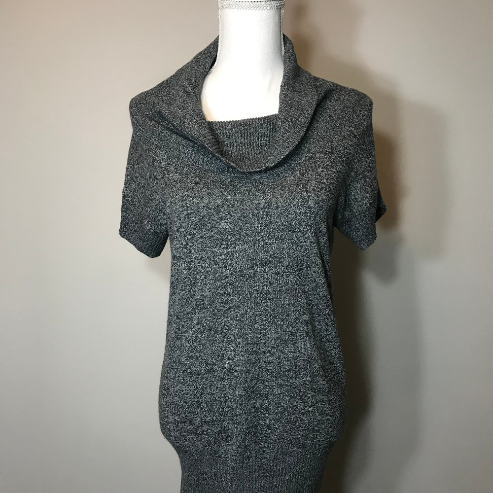 💙3/$15💙 A.Byer L Gray Short Sleeve Sweater